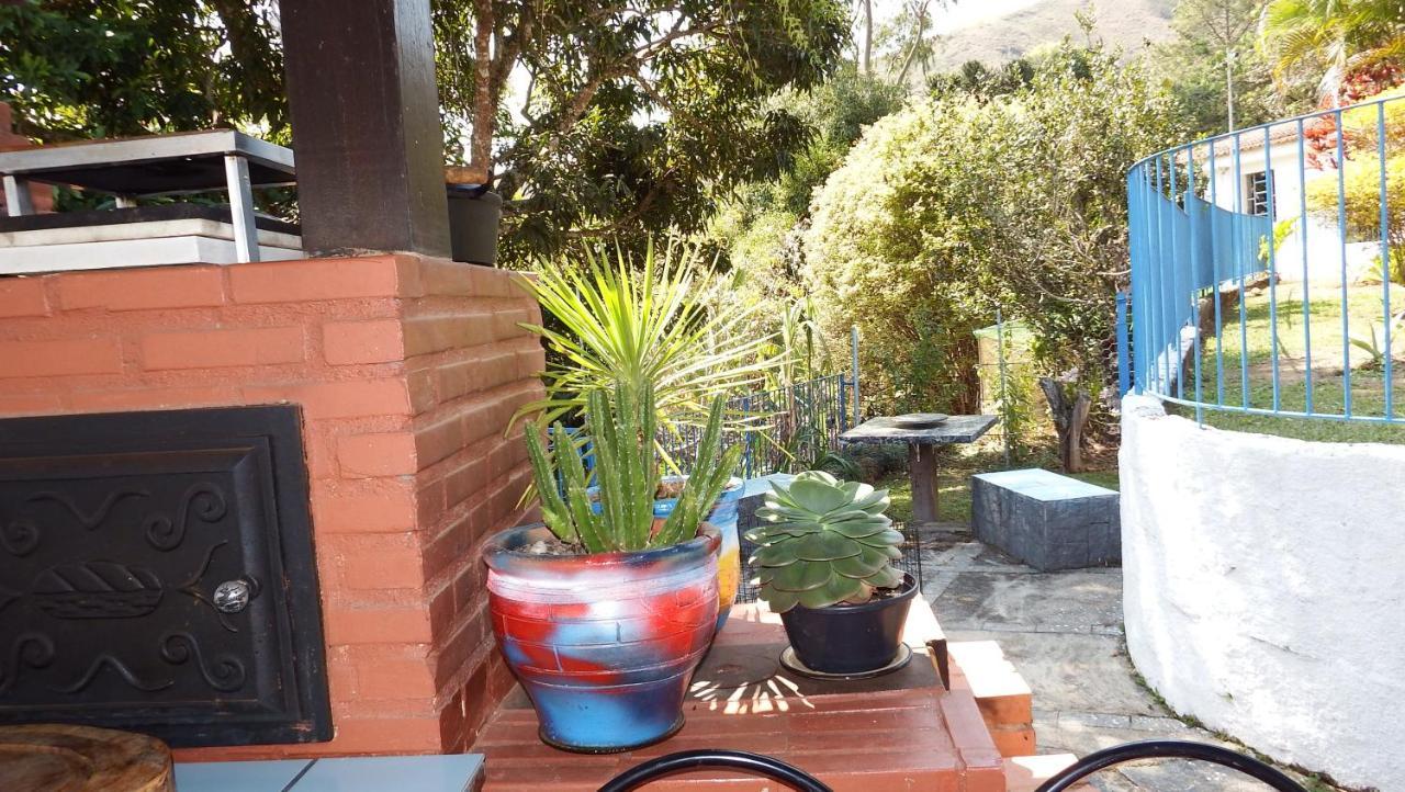 Casa Agradavel Com Piscina. Villa Miguel Pereira Luaran gambar